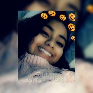 Meet your Posher, Sayra